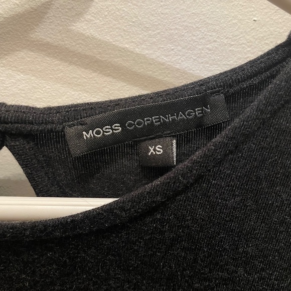 Bodycon Long Sleeve T-shirt with open back - Picture 3 of 3